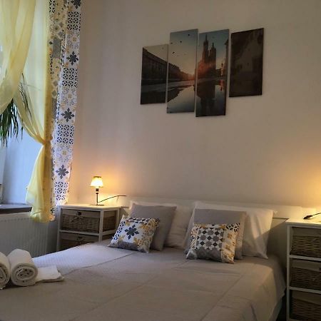 Old Cracow Apartments คราคูฟ ภายนอก รูปภาพ