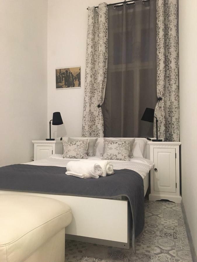 Old Cracow Apartments คราคูฟ ภายนอก รูปภาพ