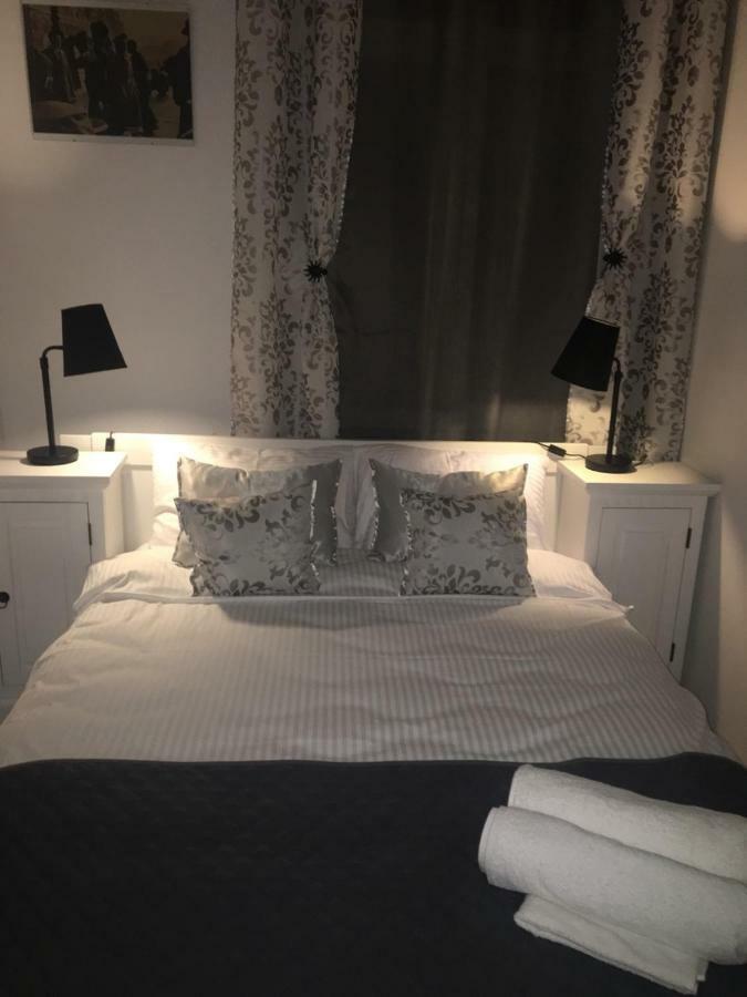 Old Cracow Apartments คราคูฟ ภายนอก รูปภาพ