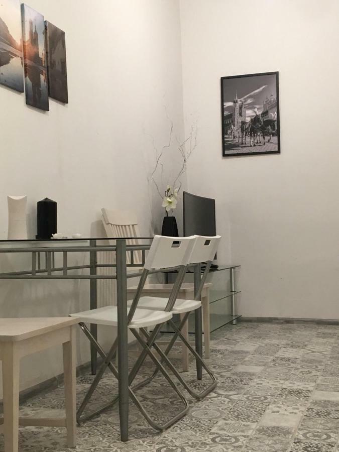 Old Cracow Apartments คราคูฟ ภายนอก รูปภาพ