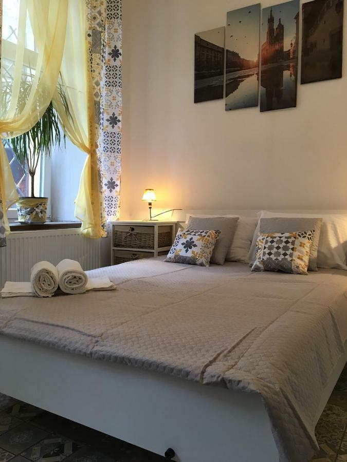 Old Cracow Apartments คราคูฟ ภายนอก รูปภาพ