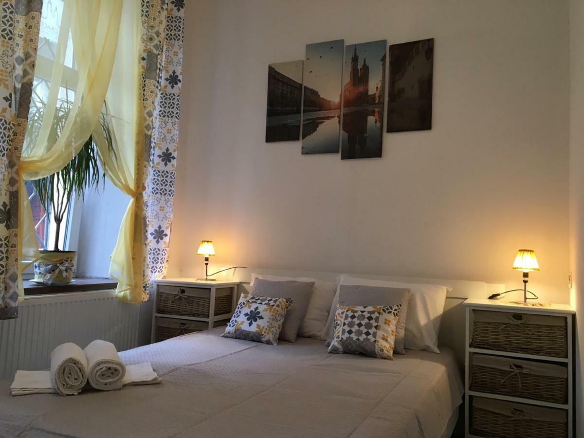 Old Cracow Apartments คราคูฟ ภายนอก รูปภาพ